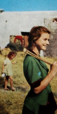 lillustrazione italiana dicembre 1952. Foto Federico Patellani a Maria Cipriano, le dissero che somigliava alla Bergman e lei arrossì